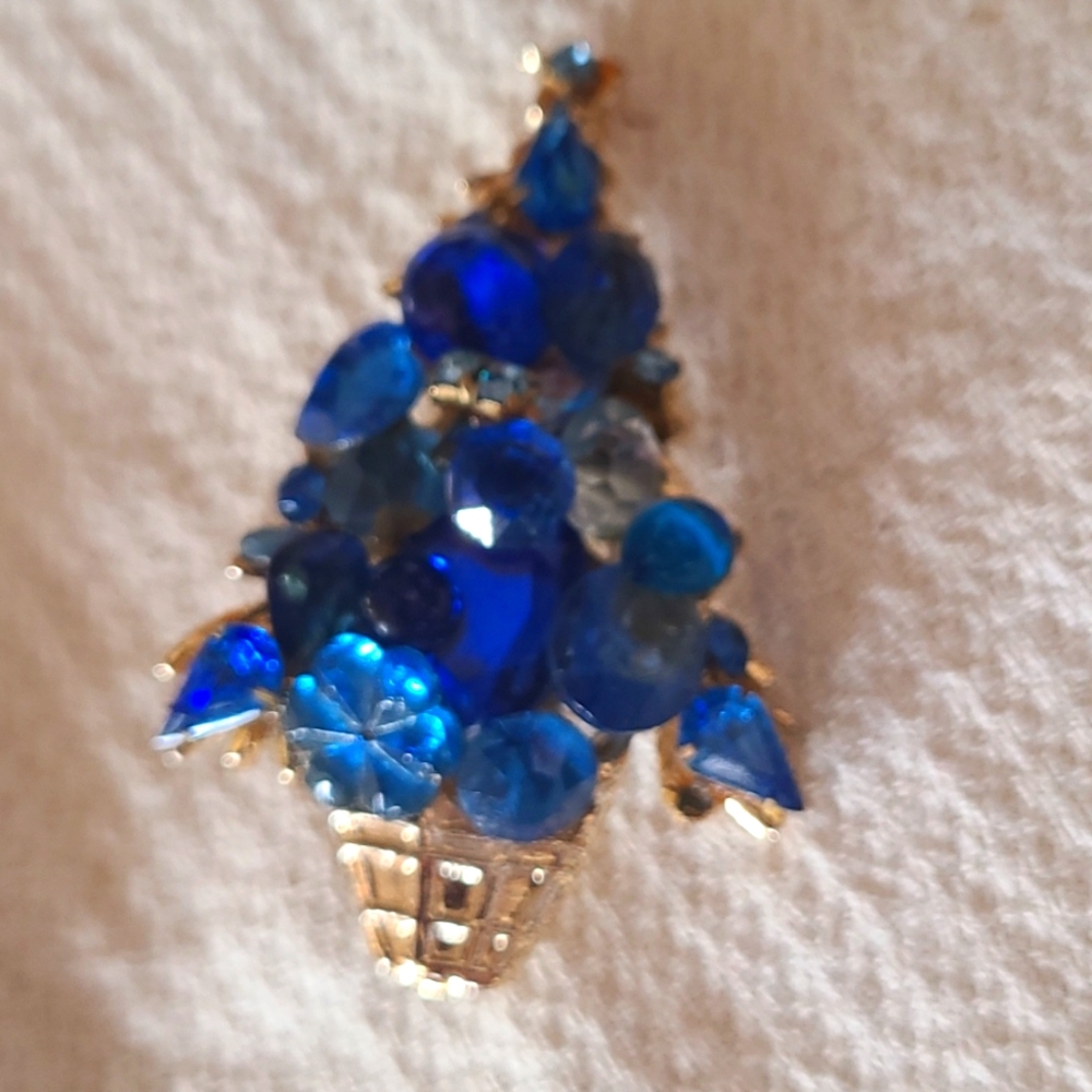 BG Rhinestone Pin